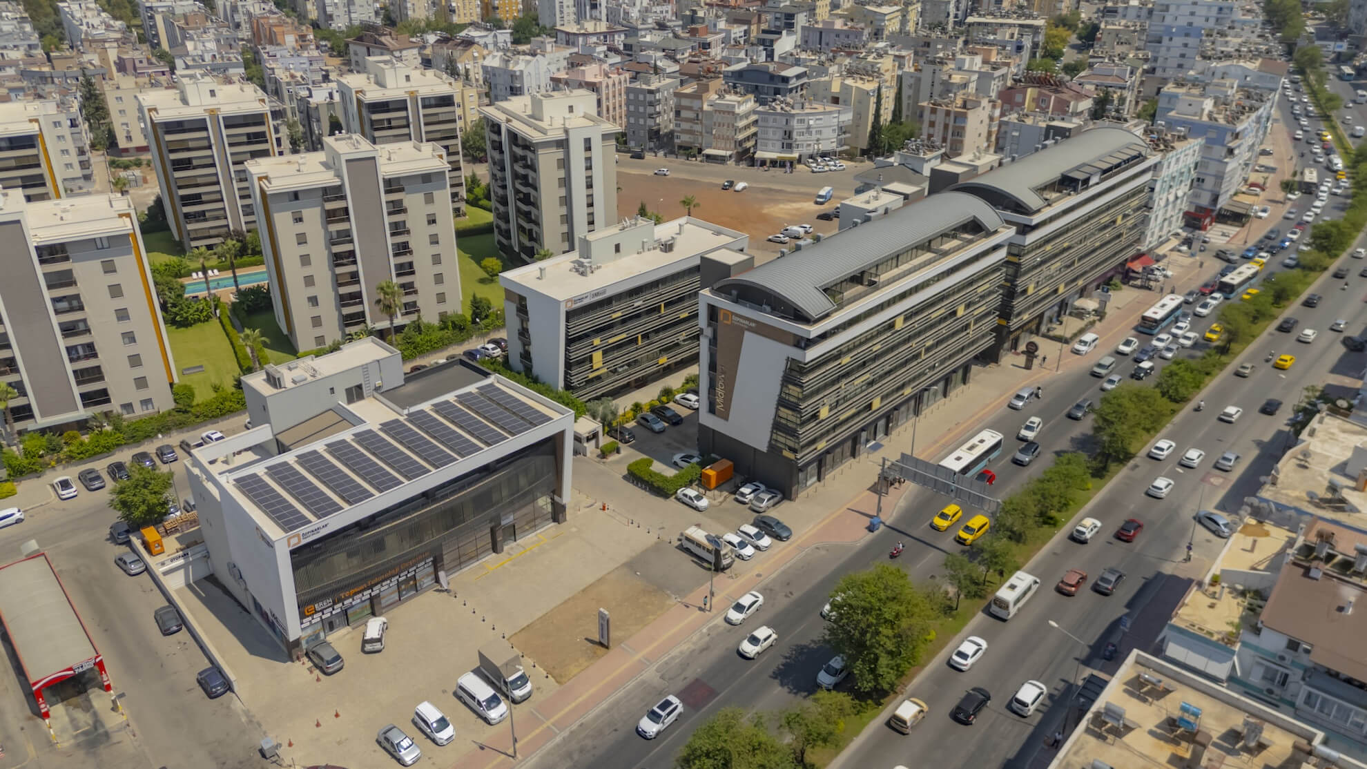 Özpınarlar Midtown Plaza dış cephe ve Mevlana Caddesi